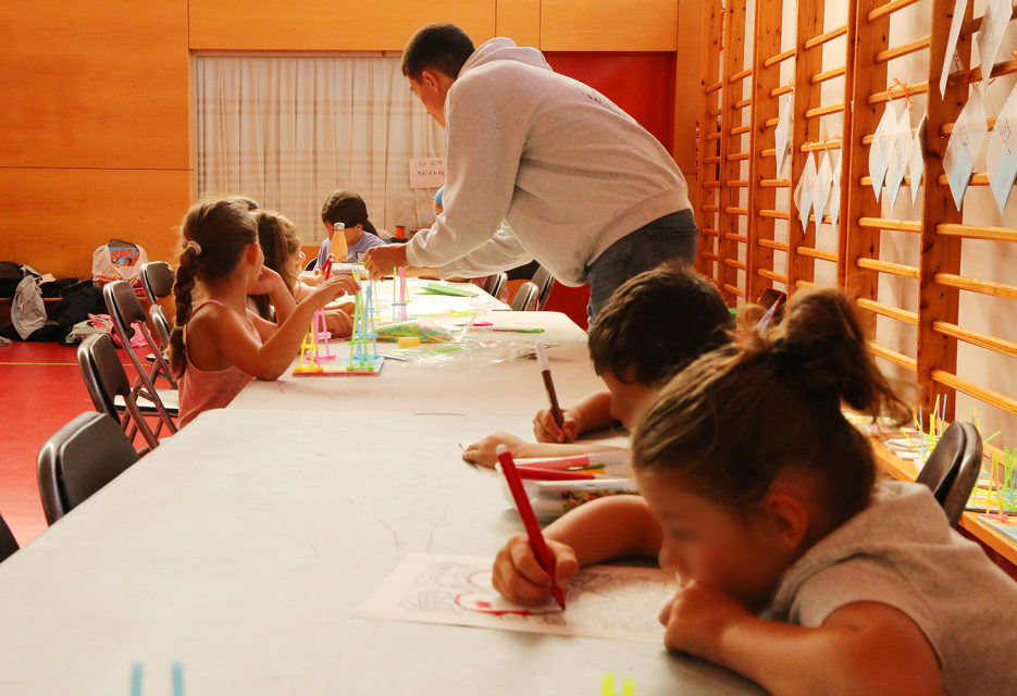 Decenas de niños y niñas toman parte en las colonias municipales de verano