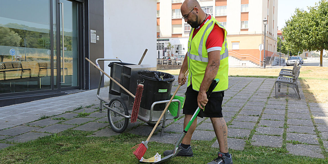 El Ayuntamiento refuerza el servicio de limpieza con tres nuevos trabajadores