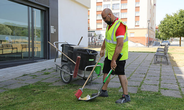 El Ayuntamiento refuerza el servicio de limpieza con tres nuevos trabajadores