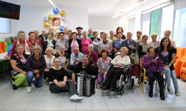 Grupo de mayores de Cáritas, más de tres décadas trenzando historias en Iruña de Oca