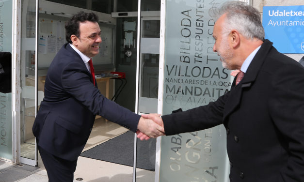 El ministro de Política Territorial y Memoria Democrática, Ángel Víctor Torres, visita Iruña de Oca