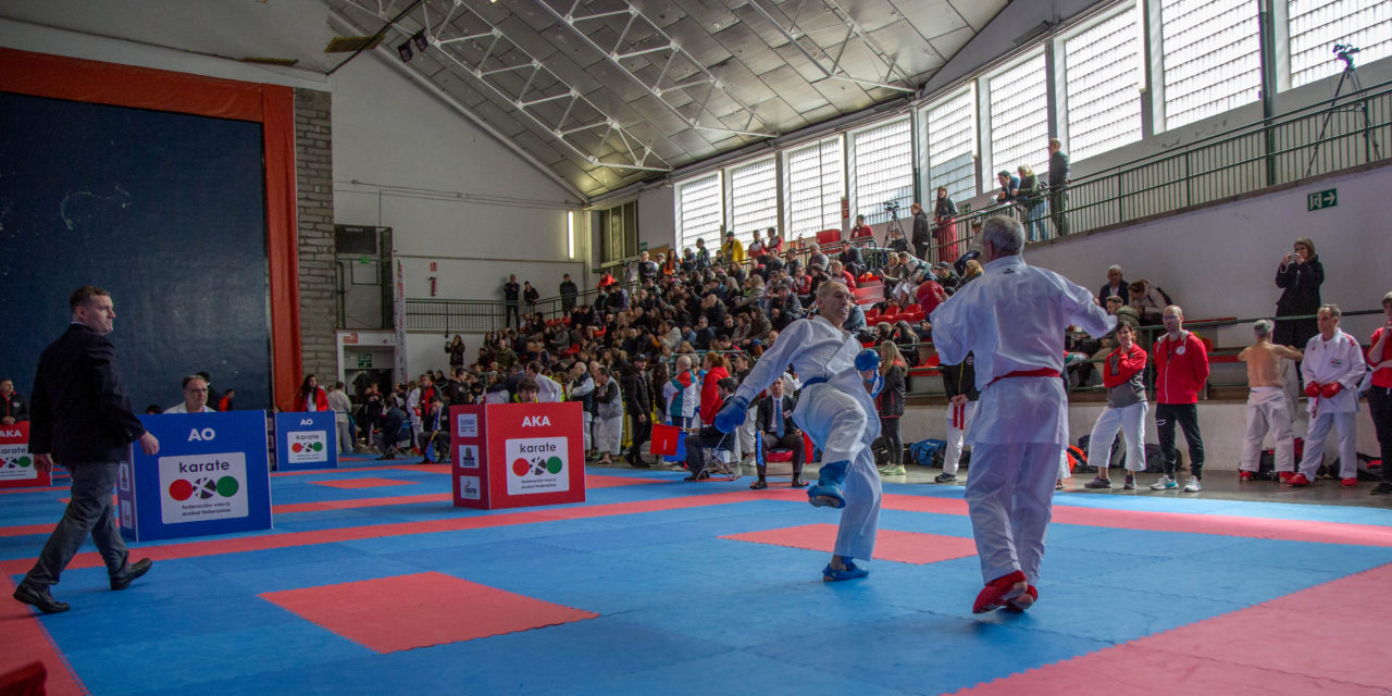 Las karatekas alavesas copan los primeros puestos en el campeonato de Euskadi de veteranos de Iruña de Oca