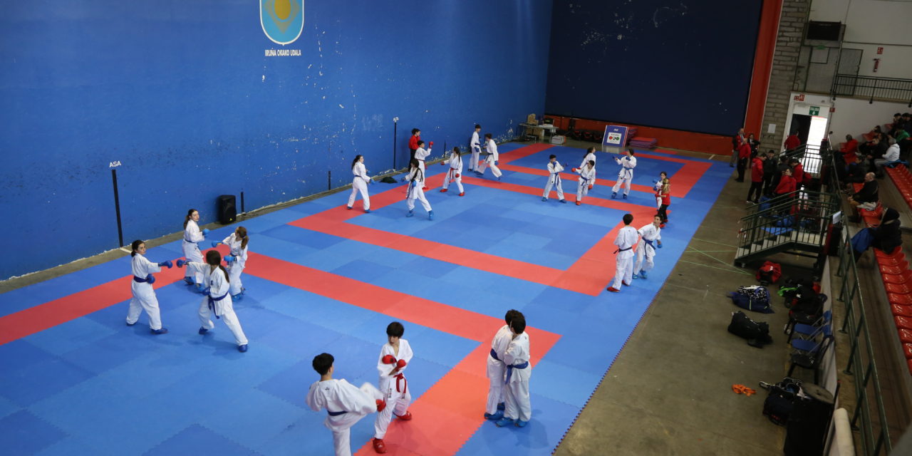 Las selecciones vascas de karate preparan en Nanclares el Campeonato de España