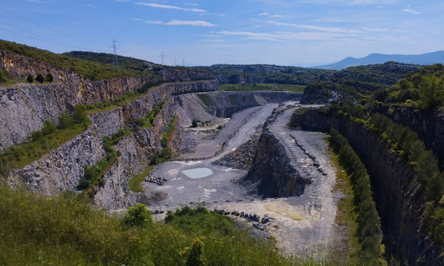 Langraizko harrobia bertan behera uzteko eskatu dio udalbatzak Eusko Jaurlaritzari