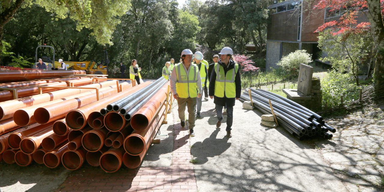 El Consejero de Turismo, Comercio y Consumo y el alcalde de Iruña de Oca visitan las obras del Jardín de Santa Catalina