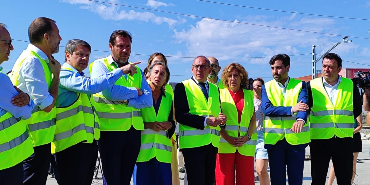 El alcalde de Iruña de Oca participa en la visita del ministro de Transportes a la nueva terminal logística de Júndiz