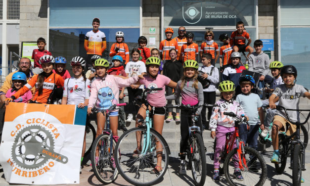 Una treintena de niños y niñas toman parte en la gymkana ciclista de Iruña de Oca