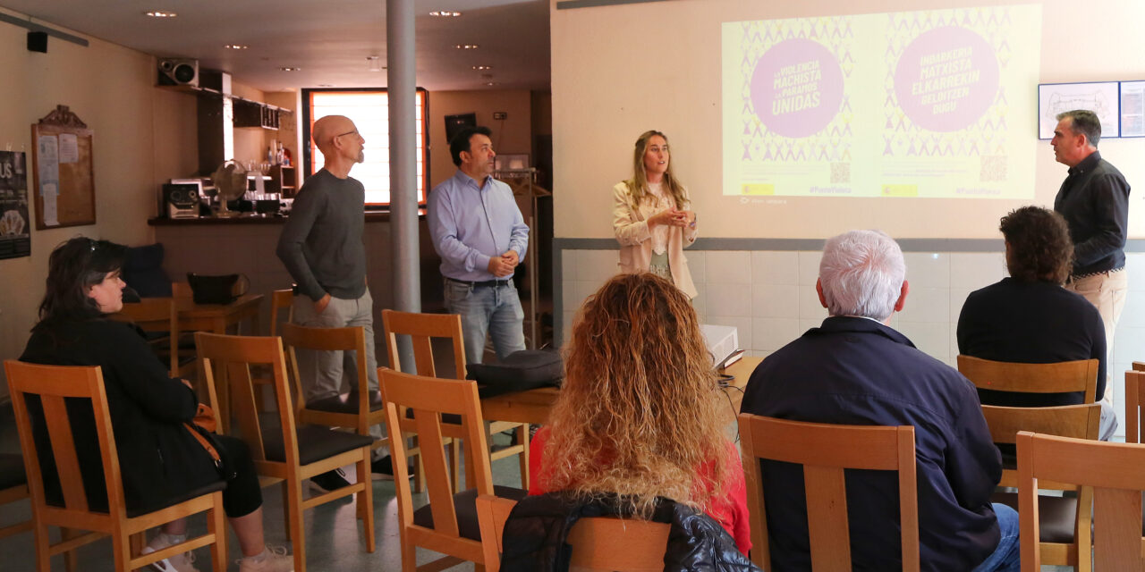 La subdelegada del Gobierno en Álava inaugura la jornada de digitalización en Iruña de Oca