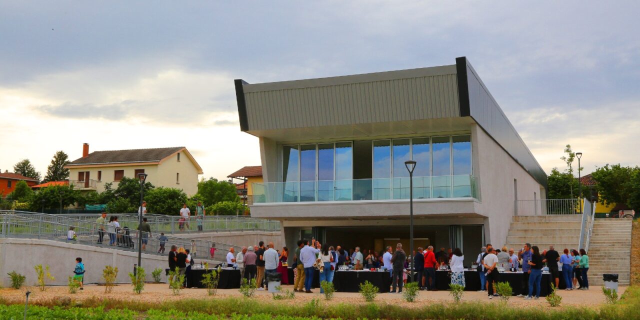 Víllodas inauguró su nuevo centro sociocultural